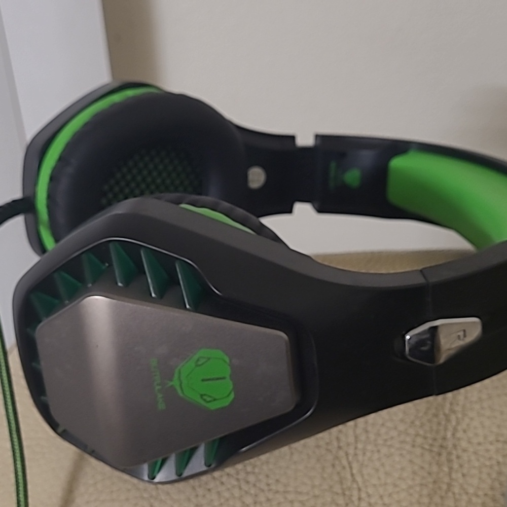 Butflake Gaming headphones ,over ear, green/black color.